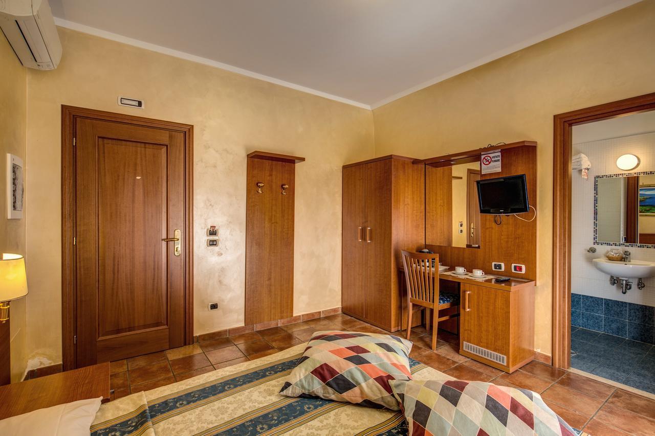 רומא Hotel Maryelen 2 מראה חיצוני תמונה